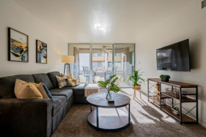 Modern Condo - Get to Old Town in Minutes!